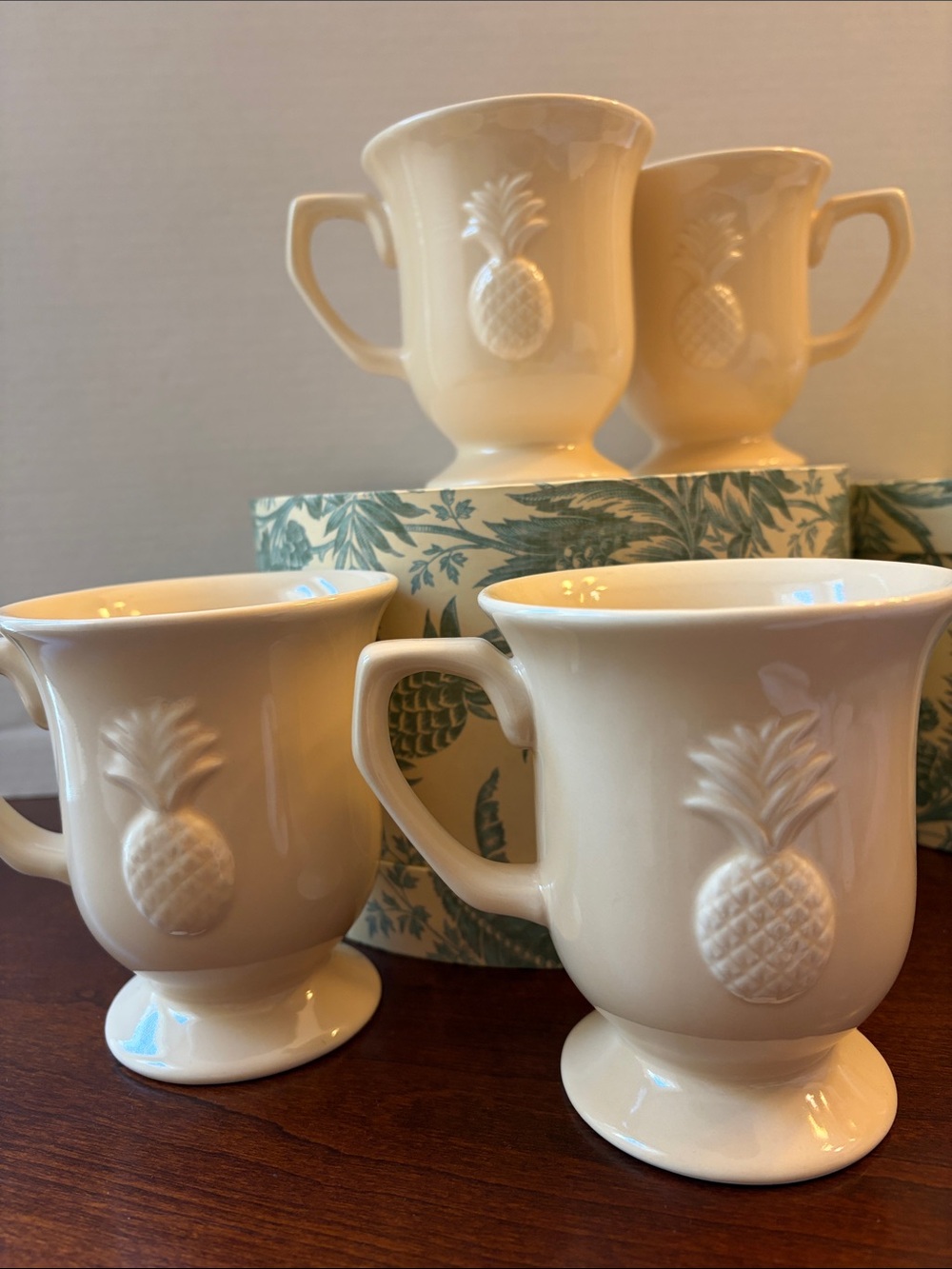 Hallmark Cream Pineapple Ceramic Pedestal Mug - set of 4. EUC